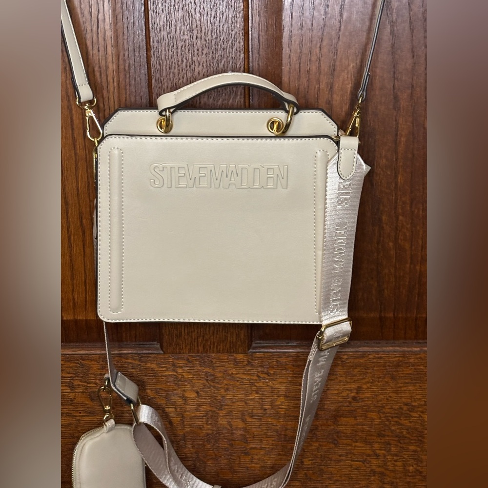 New without tags Steve Madden Cream Crossbody Bag